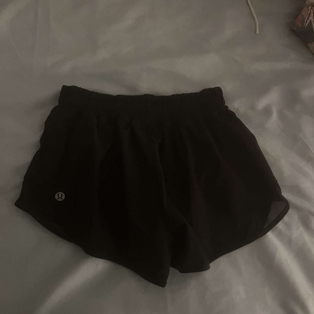 Size 2 Lululemon women’s hotty hot shorts